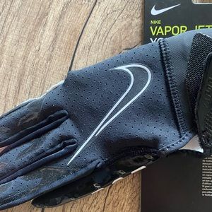 Nike youth small vapor jet football gloves